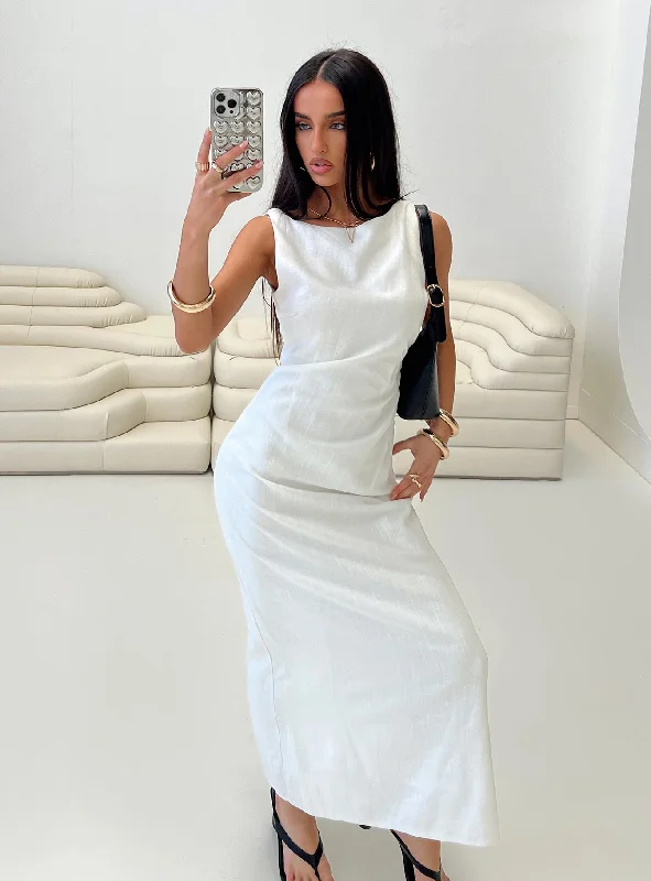 Mocca Maxi Dress White Elegant Maxi Dress with Pockets