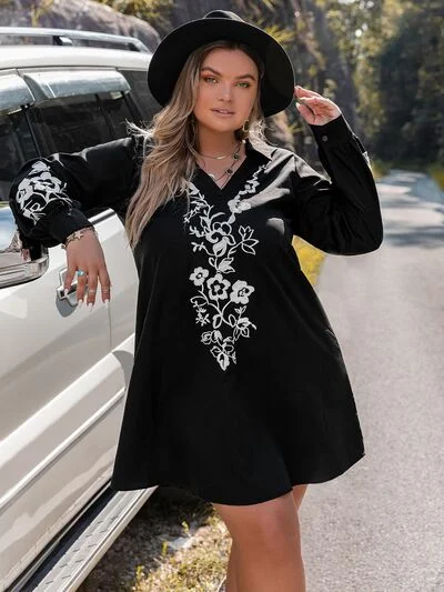 Plus Size Embroidered Long Sleeve Mini Dress Fashionable Mini Dress with Slits